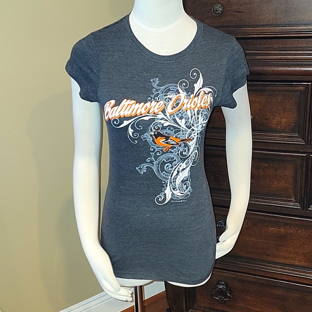 🩶 Grey Baltimore Orioles T-Shirt, Size Medium